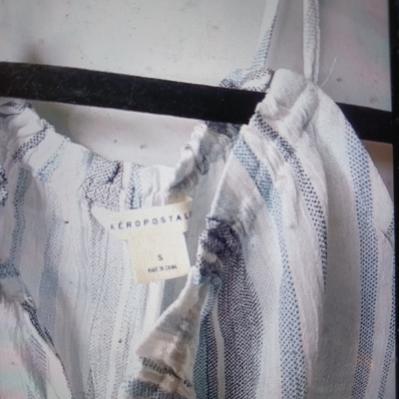 Aeropostale sheer top open shoulder back - Picture 4 of 4